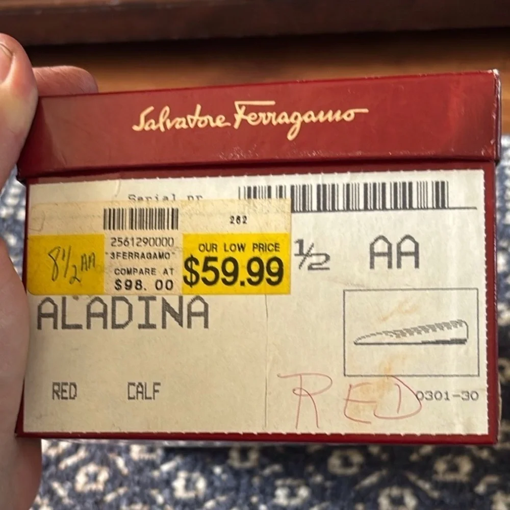 Vintage Salvatore Ferragamo Women's leather Red Flats in size 8.5